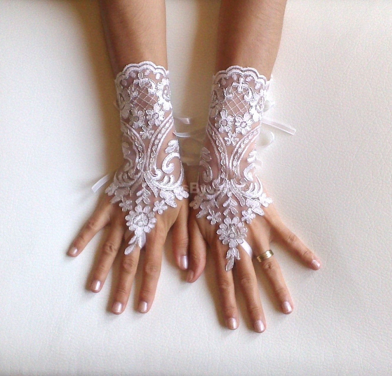 Ivory Wedding gloves bridal gloves lace gloves by GlovesByJana
