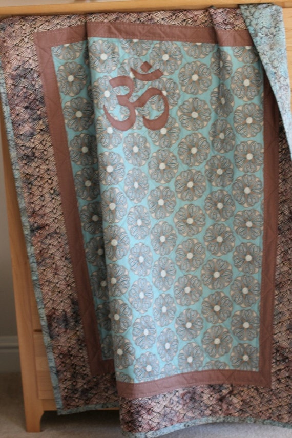 Quilted Meditation Mat / Yoga Lap Quilt / Om Applique / Yoga