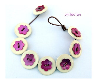 Bracelet button jewelry made of shell flowers buttons on white shell buttons on leather cord