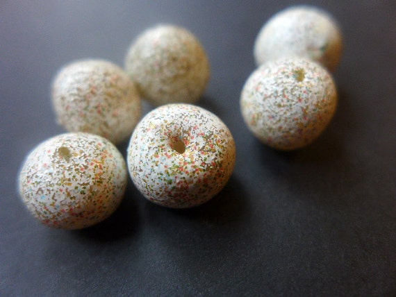 Easter. 6 speckled polymer beads in white, coral and pastel spotted. 10mm.