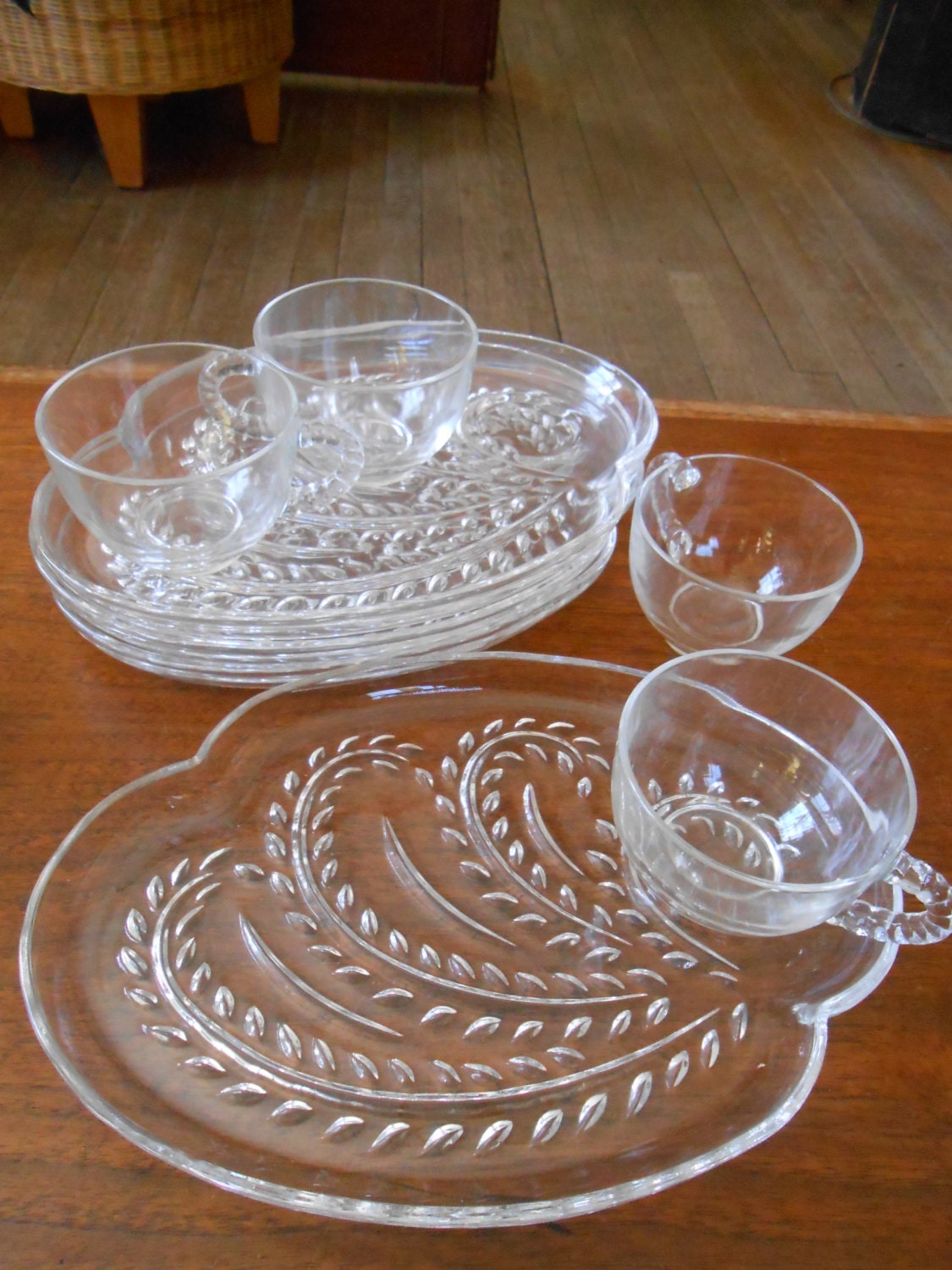 HOSPITALITY SNACK SET for 4 Federal Glass Co. of Columbus, Ohio