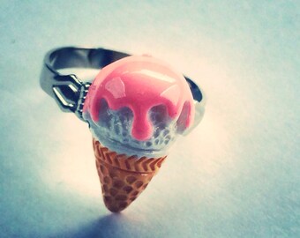 Ice cream Ring,  adjustable ring, miniature food, kawaii, geekery, crème glacés, helado