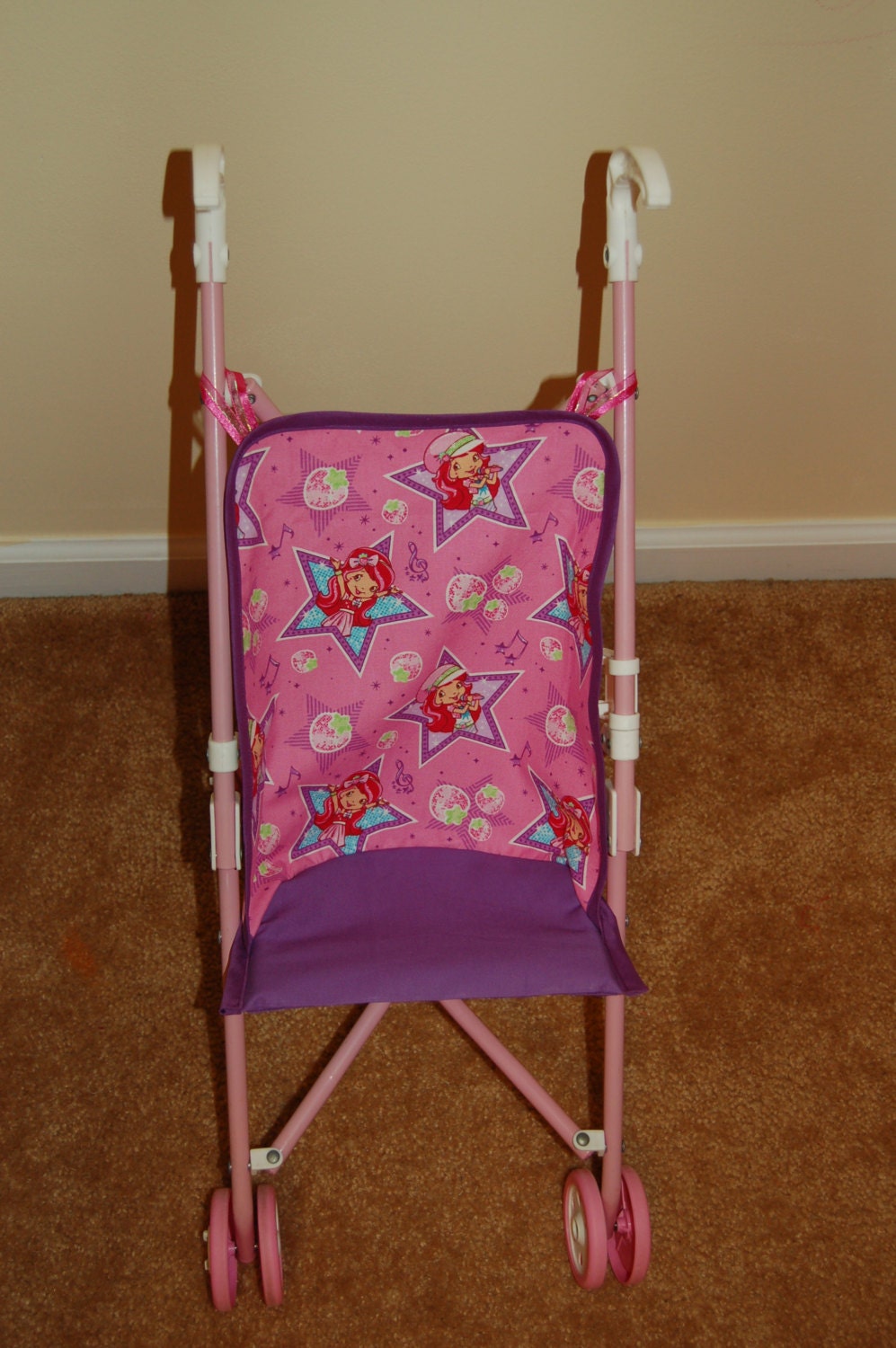 Strawberry Shortcake Pop Star Doll Stroller Seat by SharisThreads