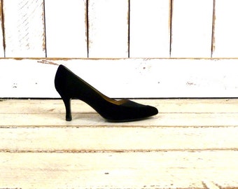 Vintage black velvet/satin Nina high heels/black velvet pumps/pointy black heels