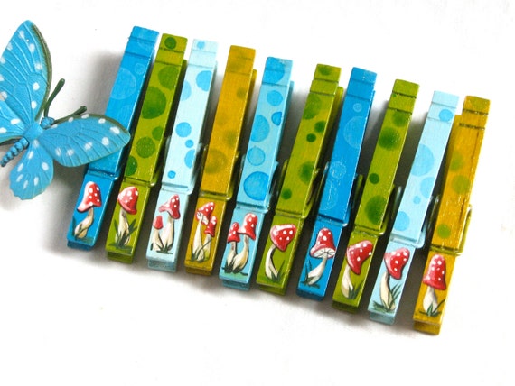 10 MUSHROOM CLOTHESPINS hand painted magnetic