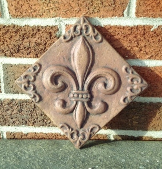 Fleur de lis accent tile