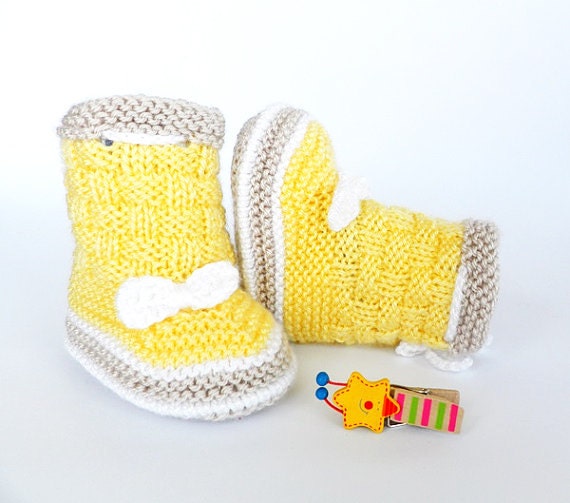 Knitted baby booties yellow baby booties by Svetlanababyknitting