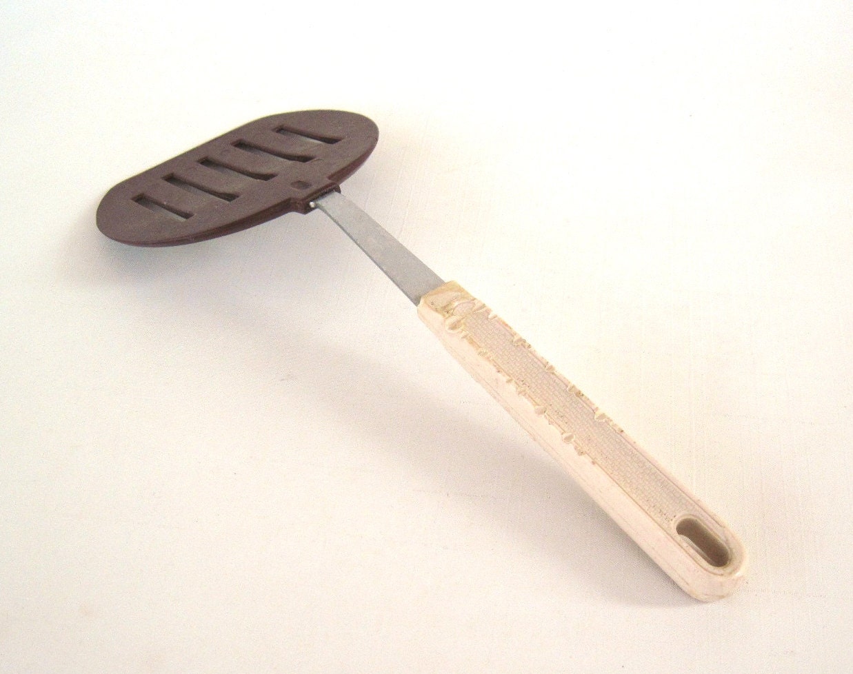 Round Plastic Ekco Spatula Brown Beige asis with melt