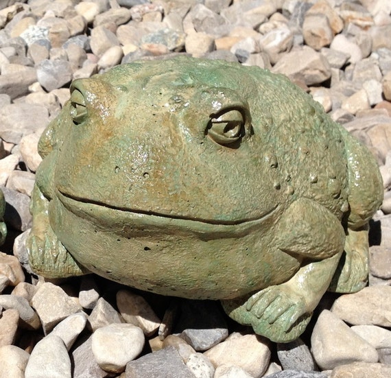 horned toad garden statue
