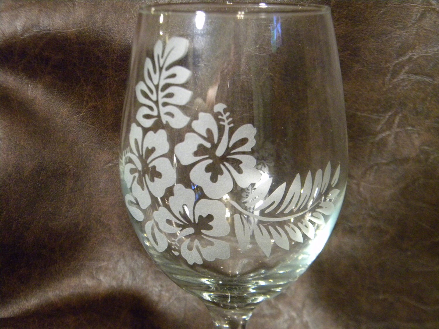 Hawaiian Hibiscus Sandblast Etched Large Wine Glass