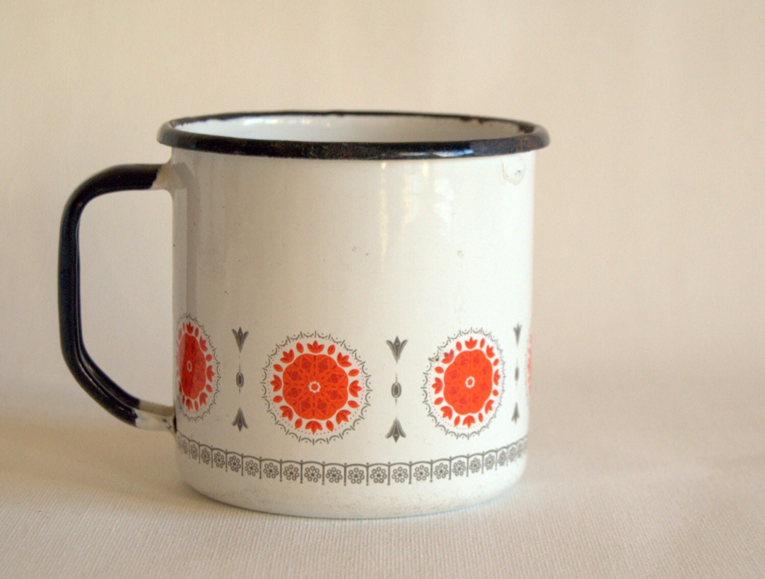 Vintage enamel mugs cup graphic pattern can01