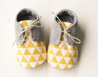 Baby boy shoes, baby boy gift, yellow gray baby shoes, Baby boy outfit, Grey baby shoes, Baby slippers, baby oxfords, Baby shower gift