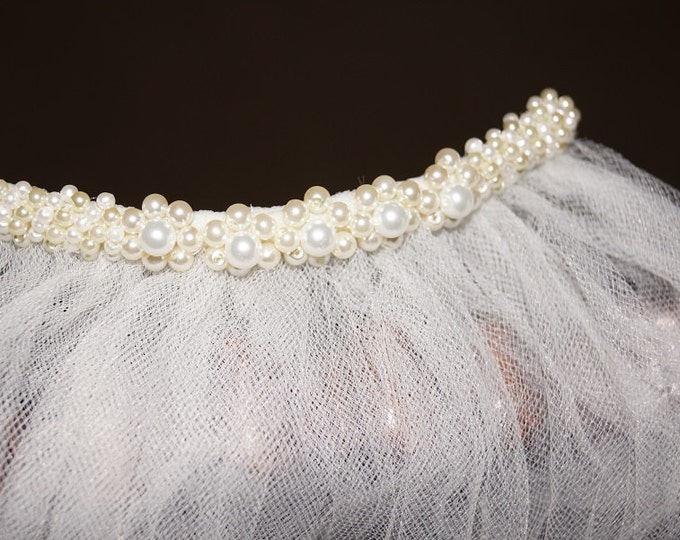 Cluster of Pearls adorn a delicate hair comb, Hair Accessories, (Veil Sold Separately)