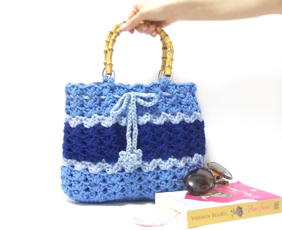 Crochet summer shoulder bag wooden handle blue striped bag