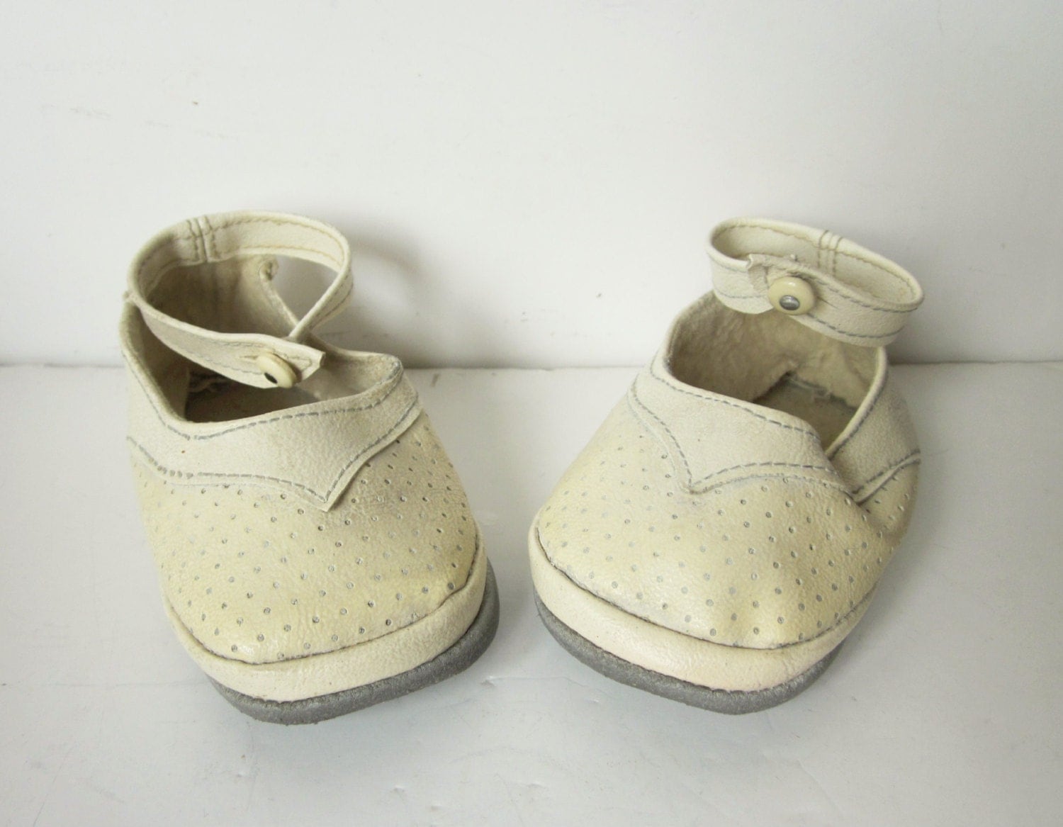 Vintage french baby shoes – Mid century – Haute Juice