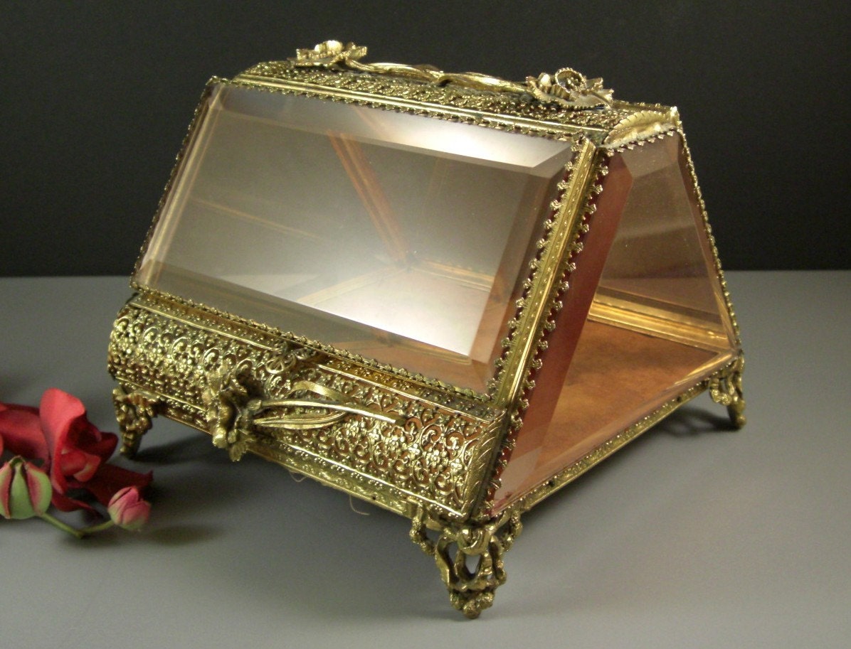 Guildcrest Jewelry Casket // Display Case // by Successionary