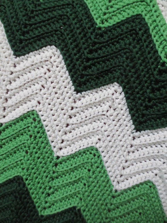 Large Vintage Zig Zag Crochet Throw / Blanket / Afghan Green