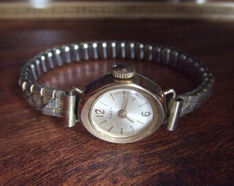Vintage Timex Goldtone Round Dial Women's Watch