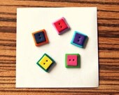 Five very cute small buttons, all of them with a different color: red, orange, yellow, green, blue, dark blue, purple, pink and lilac