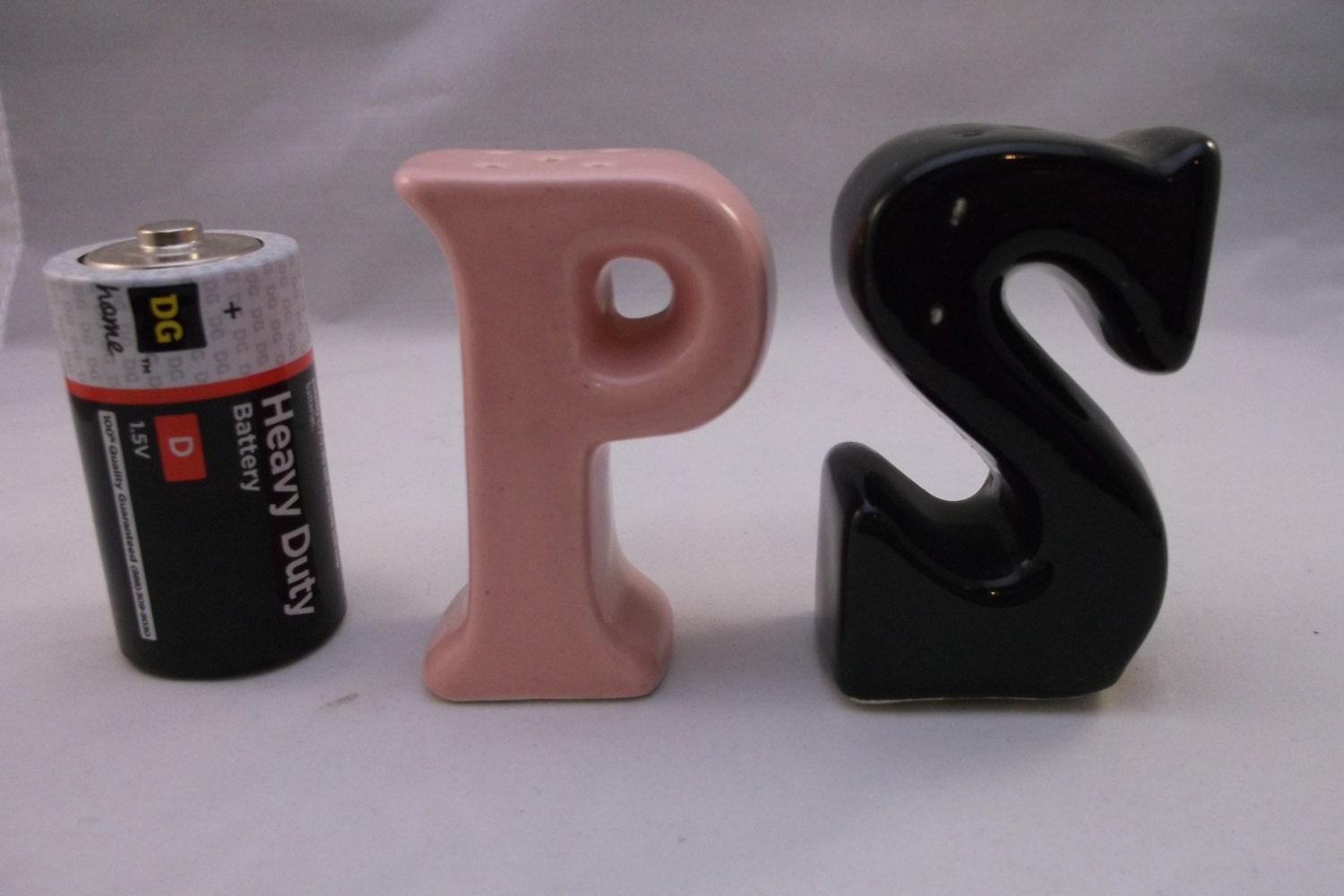 The Letters S and P Salt And Pepper Shakers Set. epsteam