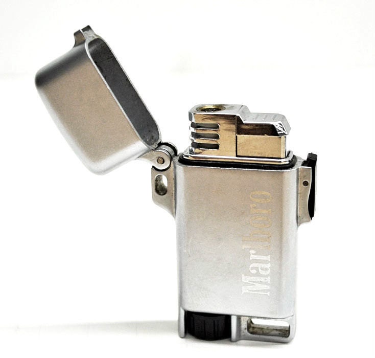 Rare Vintage Marlboro Cigarette Lighter 33344 Silvertone Wind