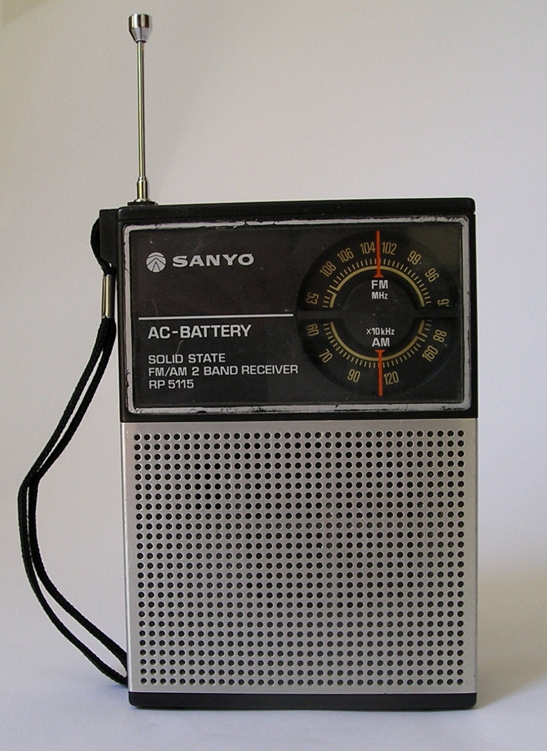 Vintage 80s Sanyo RP 5115 AM/FM Transistor Radio Works