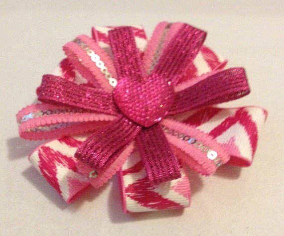 Items similar to Valentines Bow on Etsy