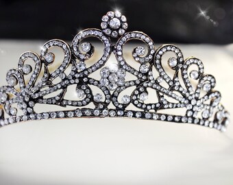 Popular items for tudor tiara on Etsy