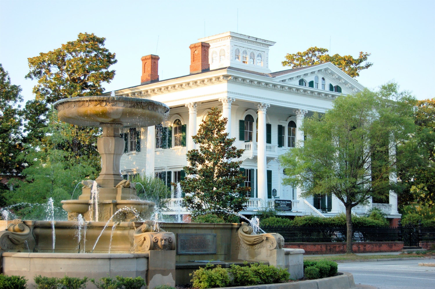 Bellamy Mansion & fountain