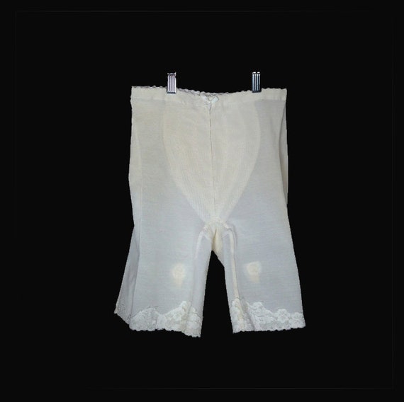 Vintage Girdle 1970's Vassarette White Lace Hem