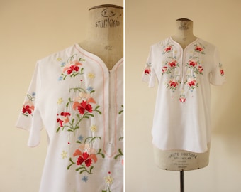 1970's embroidered blouse . Bulgarian floral blouse . Small / S ...