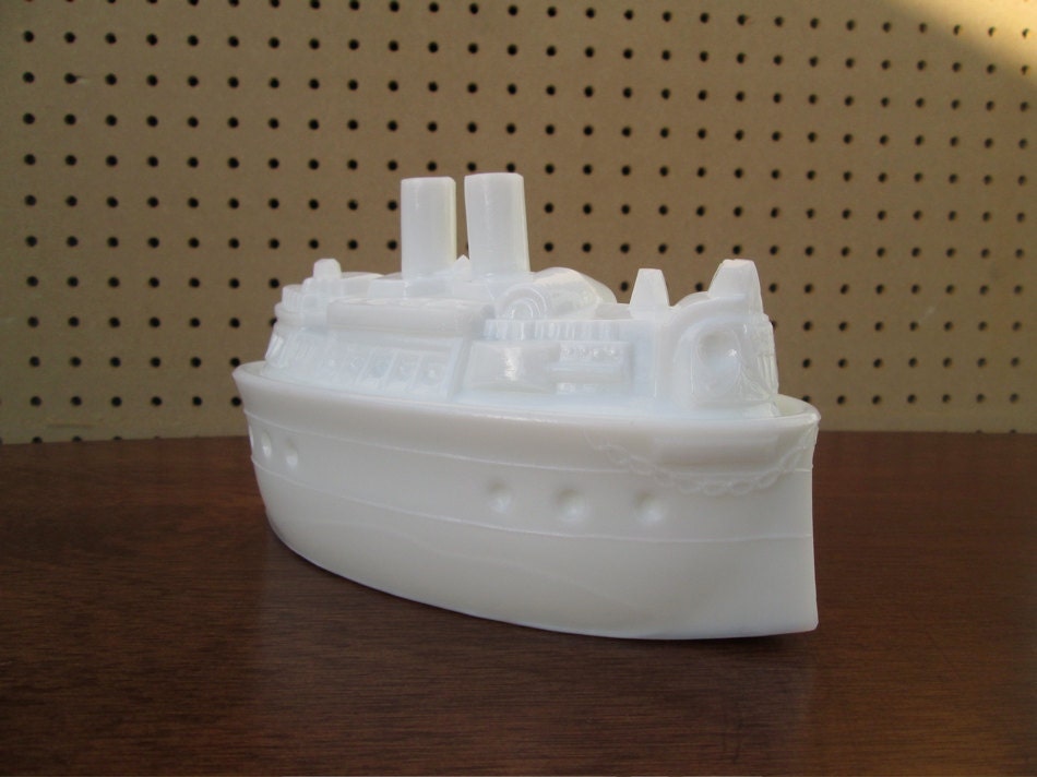 Vintage Victorian Milk Glass Uss Maine Battle Ship Boat 1898 2509