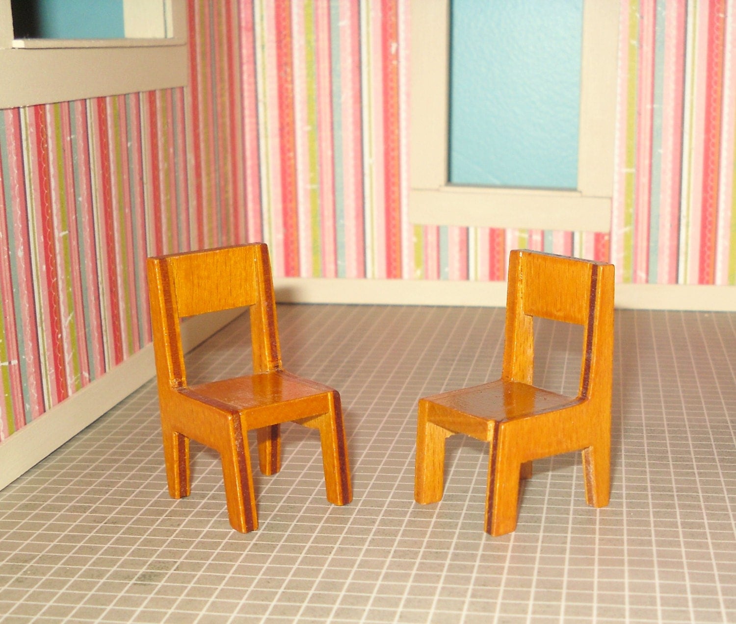 mini dollhouse chairs