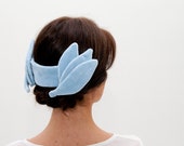 Lochranza - Tocado de terciopelo azul para invitada de boda de invierno, tocado azul pálido, azul claro, tocado azul invernal, peineta azul