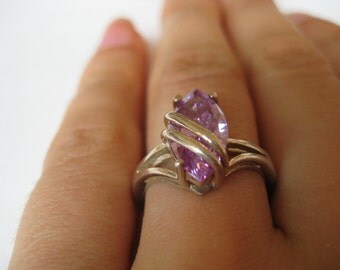 Purple CZ Vintage Sterling silver ring, size 7, Great condition!