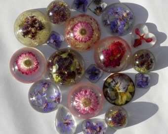 Popular items for dry flower cabochon on Etsy