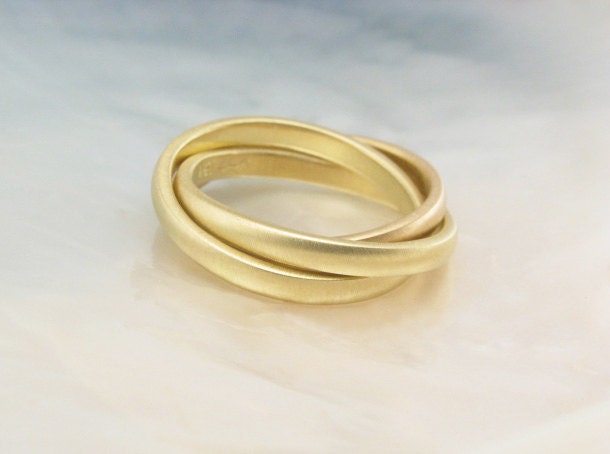 Three intertwined band wedding ring