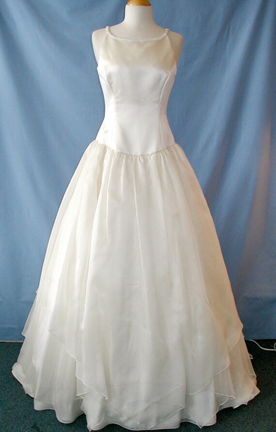 A Truly Gorgeous wedding dress by Nancy Issler size by SophiaSimon