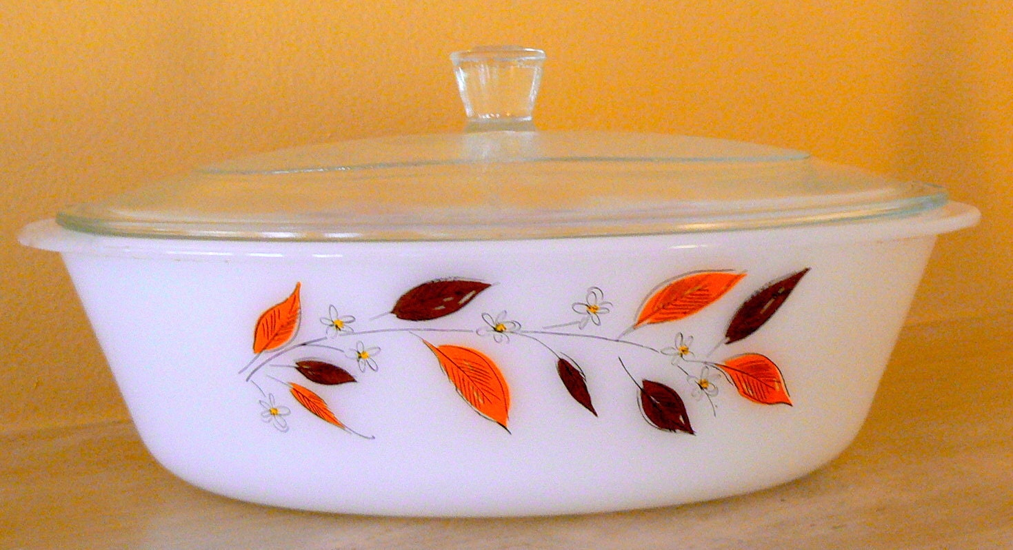 Vintage Glasbake Oval Casserole 1.5 QT with Lid Rare Leaf