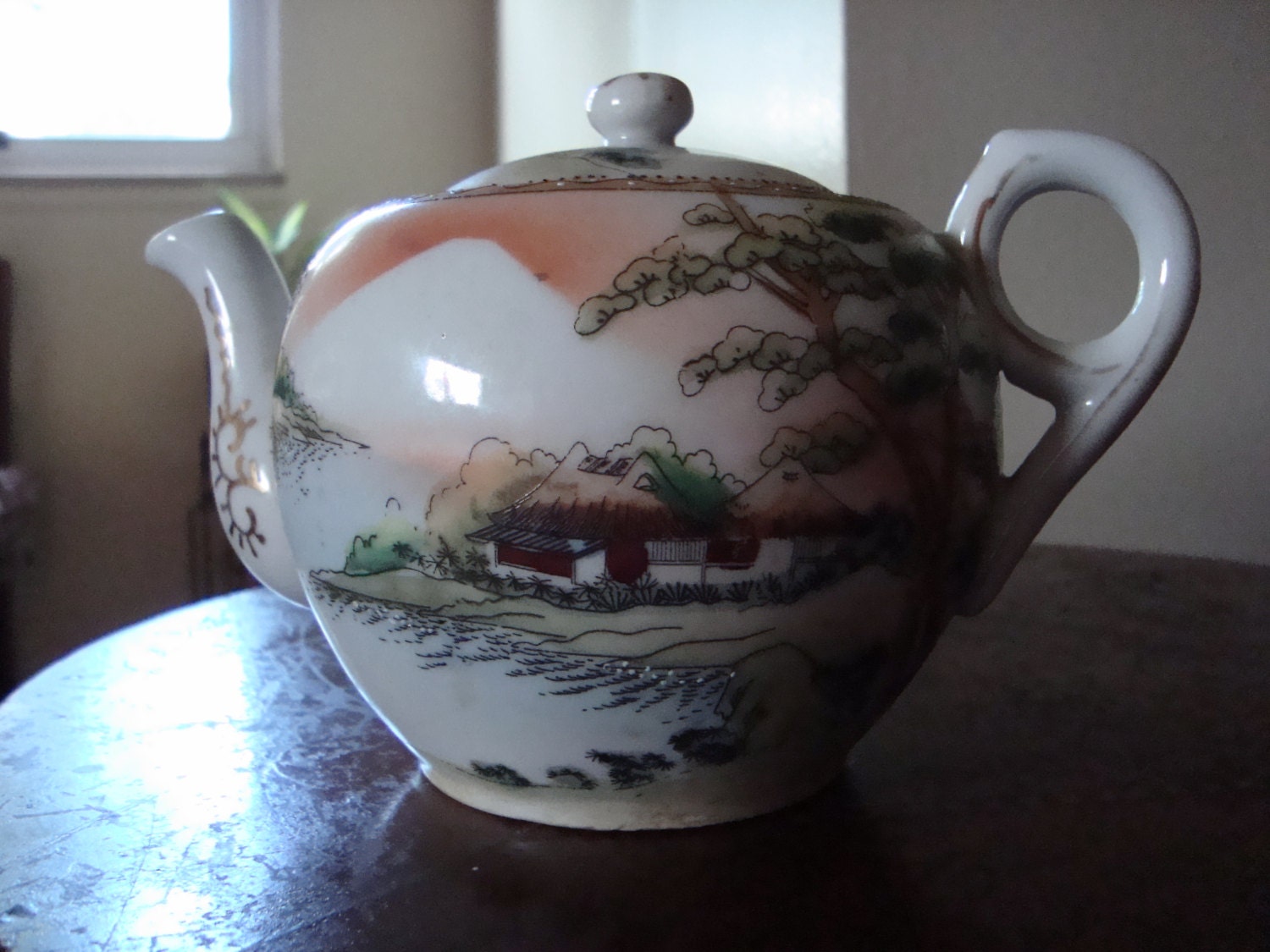 hand painted Japanese teapot Haute Juice