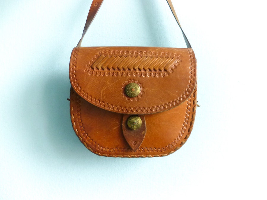 Vintage 70s bag purse crossbody / distressed leather / caramel
