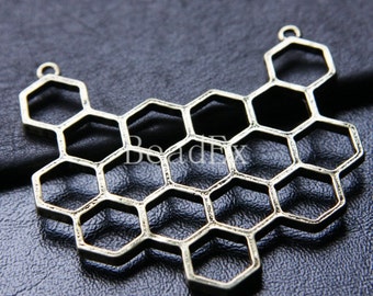 One Piece / Honeycomb / Antique Brass Tone / Base Metal / Charm / Pendant (CB314//O43)