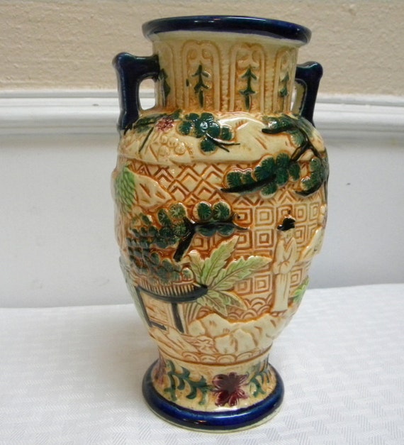 Japanese urn vase with raised design of by TreasuresFromTexas