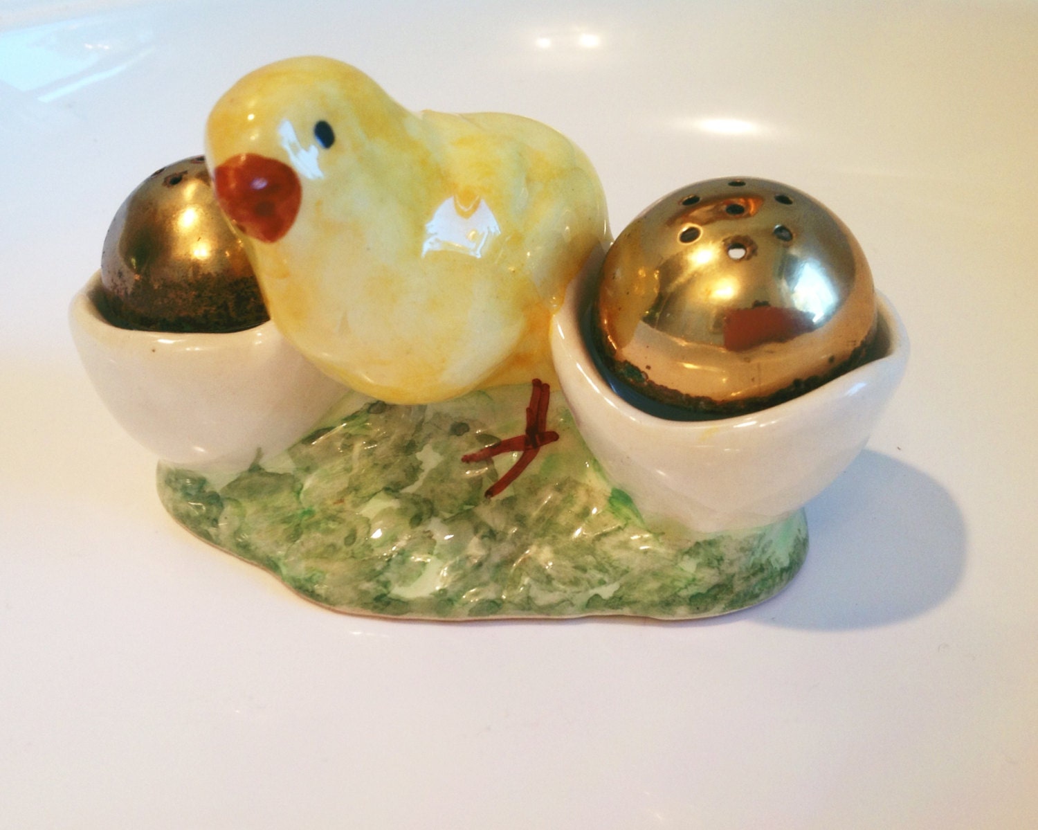 Vintage Chicken and Egg salt and pepper shakers Egg by MaisJamais