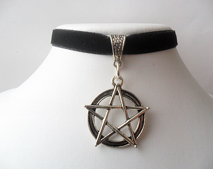 Black pentagram pendant velvet choker necklace with a width of 3/8”