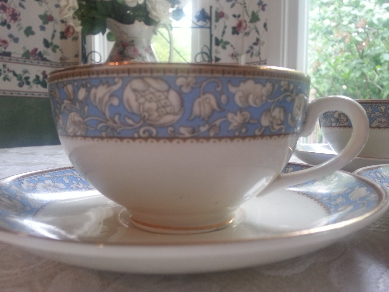 Lovely Set of 4 W.H. Grindley England Tea Cups and Saucers