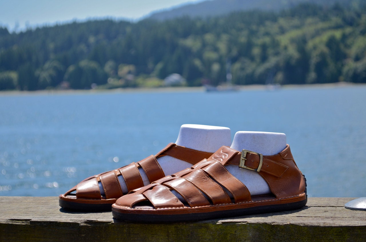 mens closed toe sandals