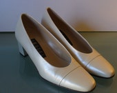 white pumps size 5