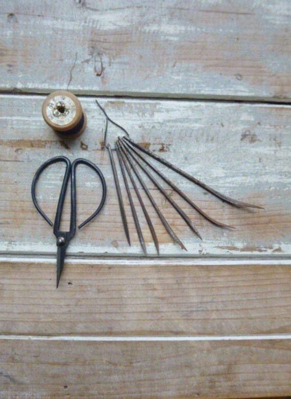 Vintage sewing needles rustic & rusty collectors x7