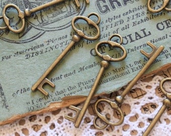50 pcs Antique Brass Double sided skeleton Key Charm Steampunk Supplies Wedding Key wholesale lot bulk
